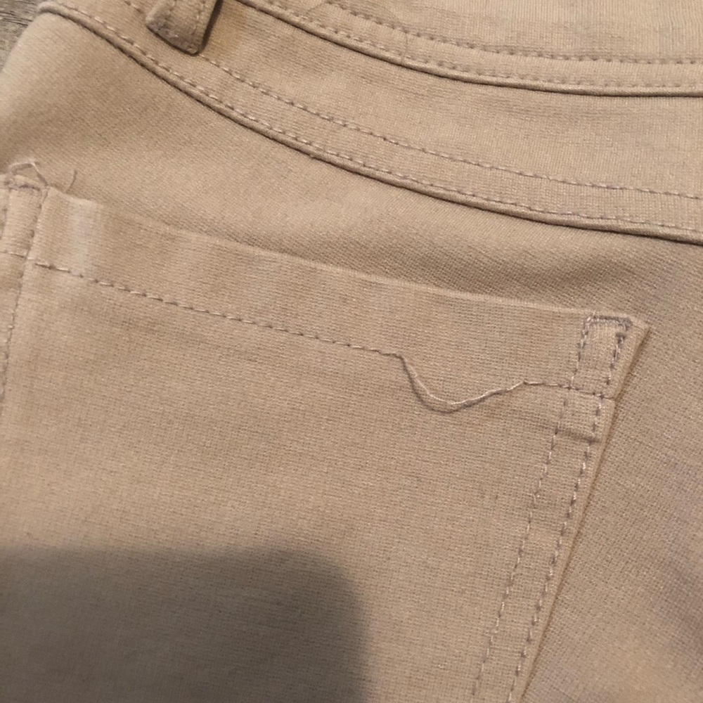 Short shorts - Picture 4 of 6